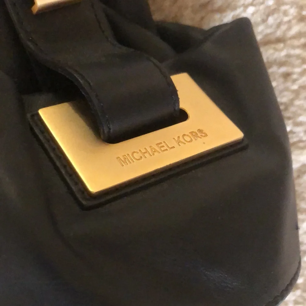 Michael Kors "Beverly" Large Black Leather Gold Hobo Satchel Tote Bag - Picture 3 of 12